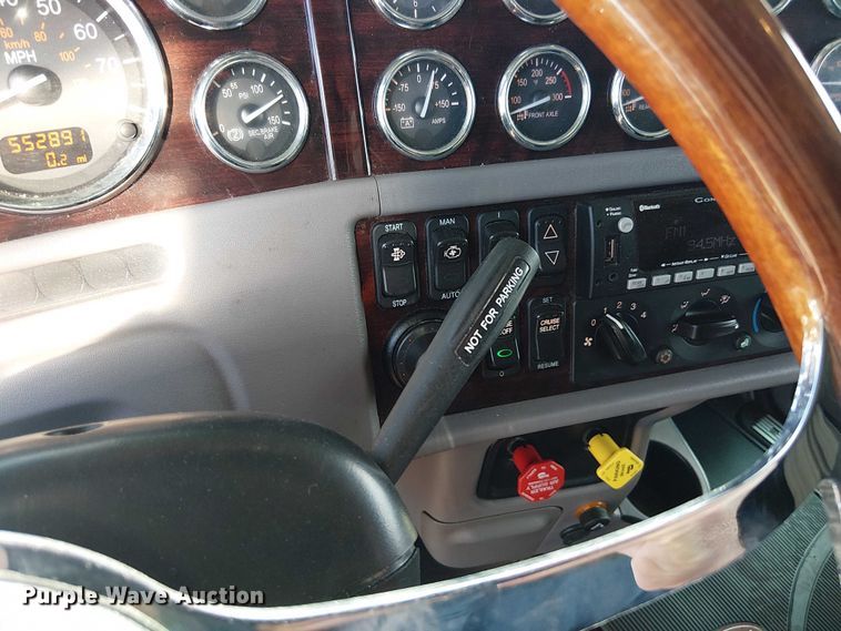 image for item FK0695 2022 Peterbilt 389  semi truck