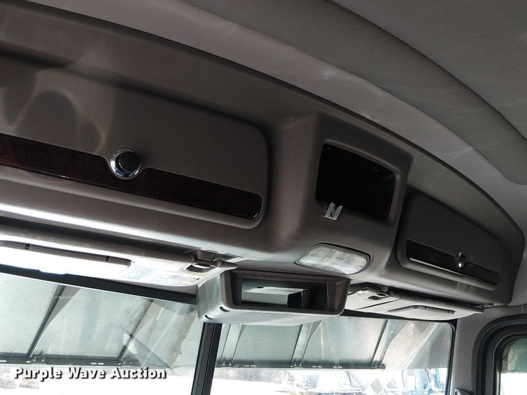 image for item FK0695 2022 Peterbilt 389  semi truck