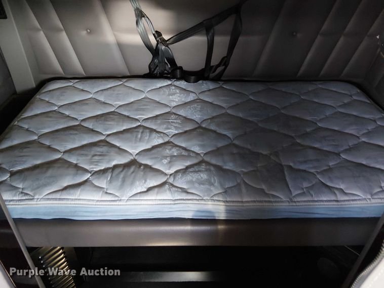 image for item FK0695 2022 Peterbilt 389  semi truck