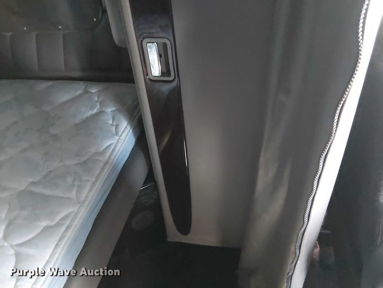 image for item FK0695 2022 Peterbilt 389  semi truck