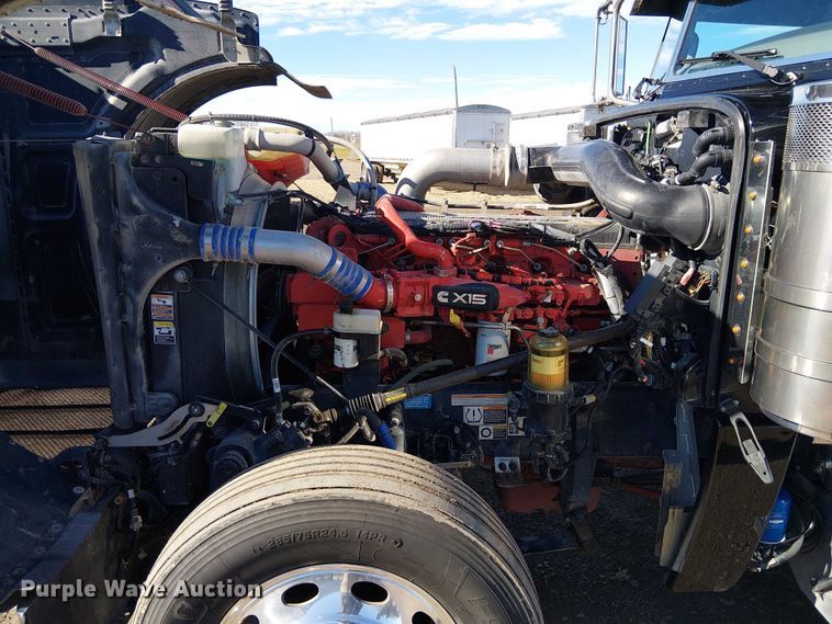 image for item FK0695 2022 Peterbilt 389  semi truck