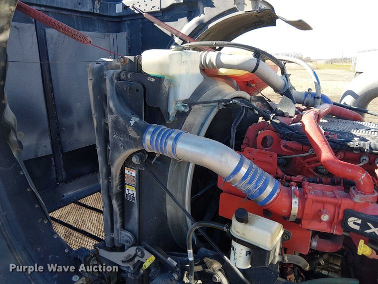 image for item FK0695 2022 Peterbilt 389  semi truck