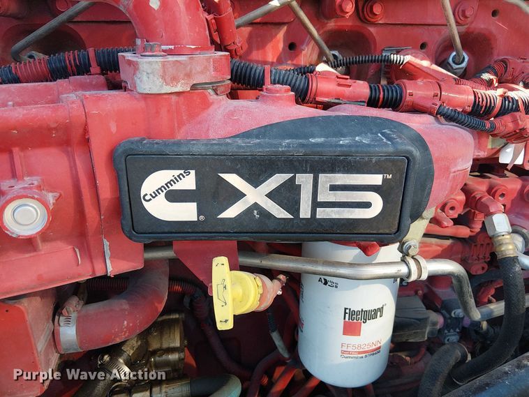 image for item FK0695 2022 Peterbilt 389  semi truck