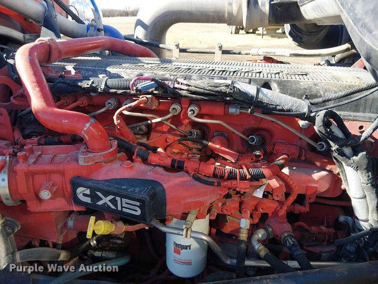 image for item FK0695 2022 Peterbilt 389  semi truck