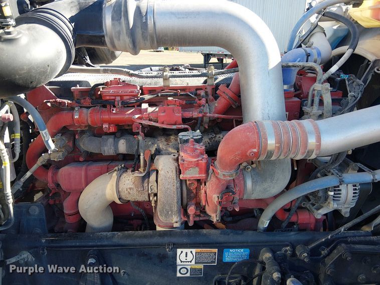 image for item FK0695 2022 Peterbilt 389  semi truck