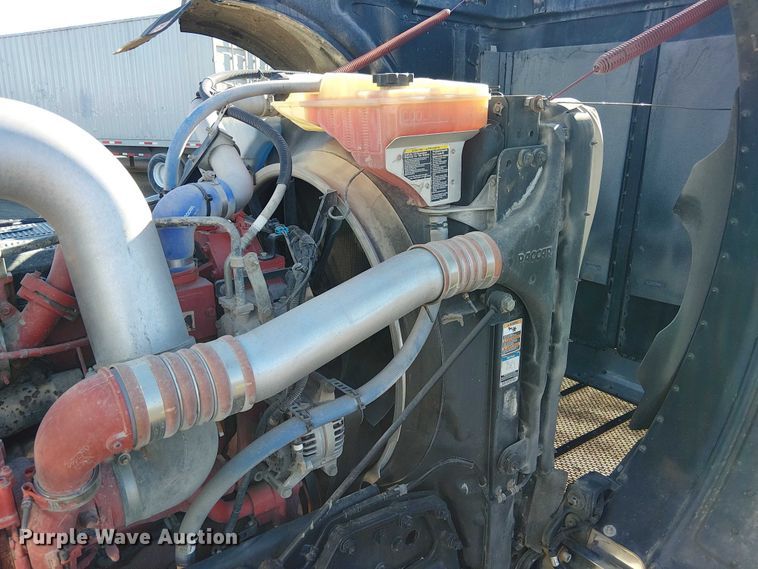 image for item FK0695 2022 Peterbilt 389  semi truck