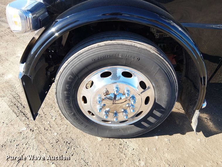 image for item FK0695 2022 Peterbilt 389  semi truck