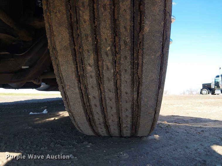 image for item FK0695 2022 Peterbilt 389  semi truck