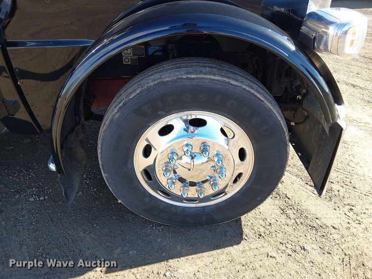 image for item FK0695 2022 Peterbilt 389  semi truck