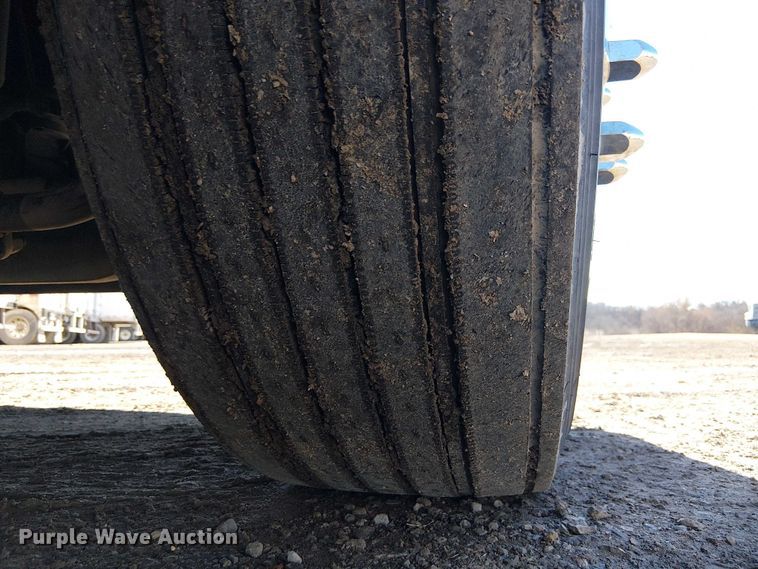 image for item FK0695 2022 Peterbilt 389  semi truck