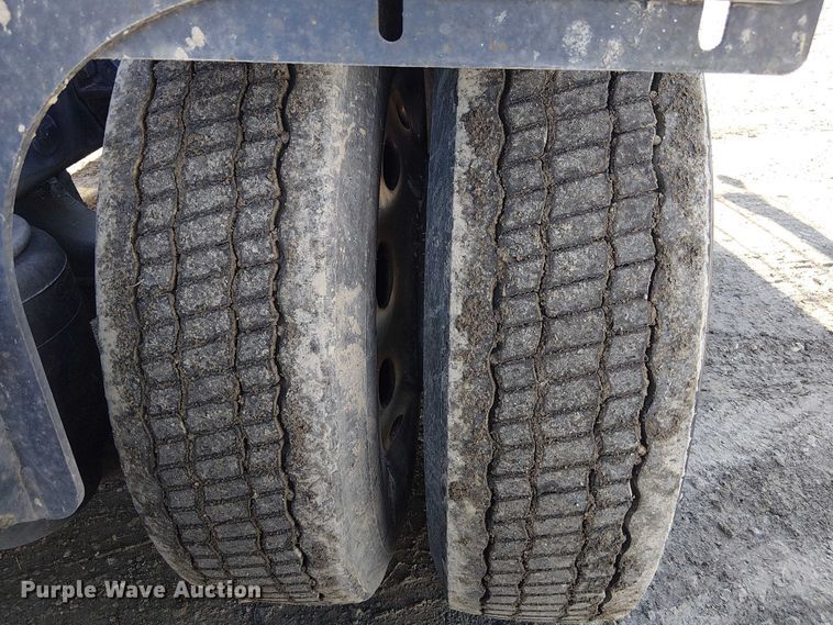 image for item FK0695 2022 Peterbilt 389  semi truck