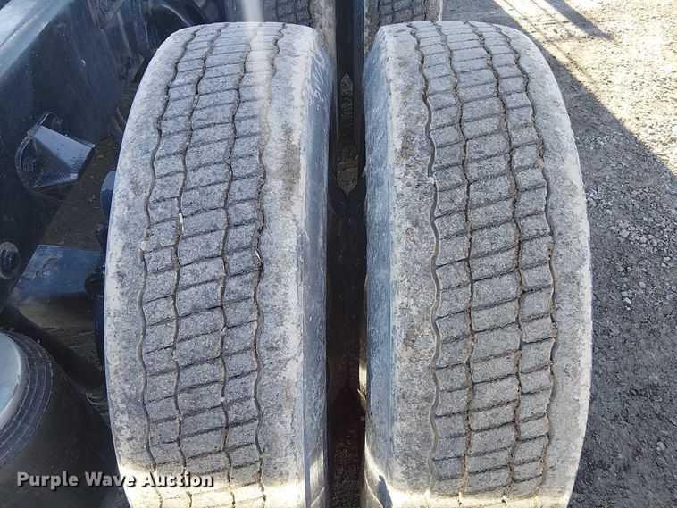 image for item FK0695 2022 Peterbilt 389  semi truck