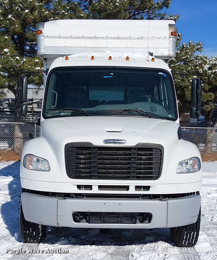 image for item FK0725 2020 Freightliner Business Class M2 Ext. Cab box / flatbed truck