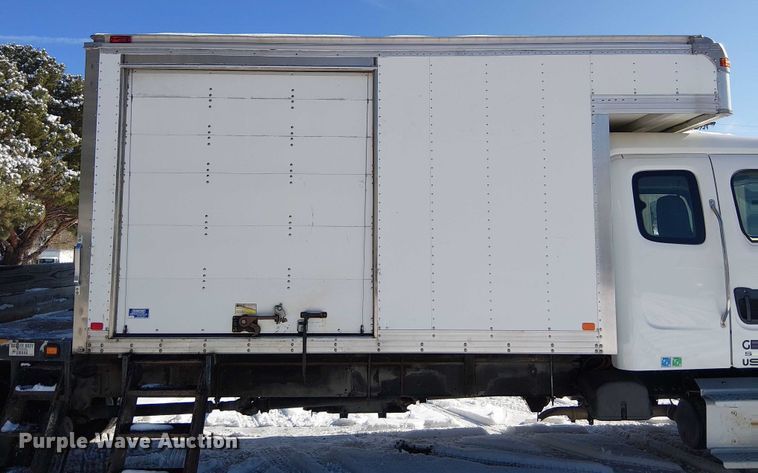 image for item FK0725 2020 Freightliner Business Class M2 Ext. Cab box / flatbed truck
