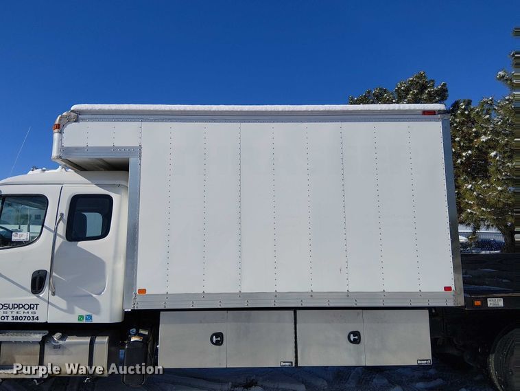 image for item FK0725 2020 Freightliner Business Class M2 Ext. Cab box / flatbed truck