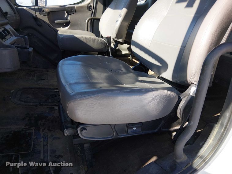 image for item FK0725 2020 Freightliner Business Class M2 Ext. Cab box / flatbed truck