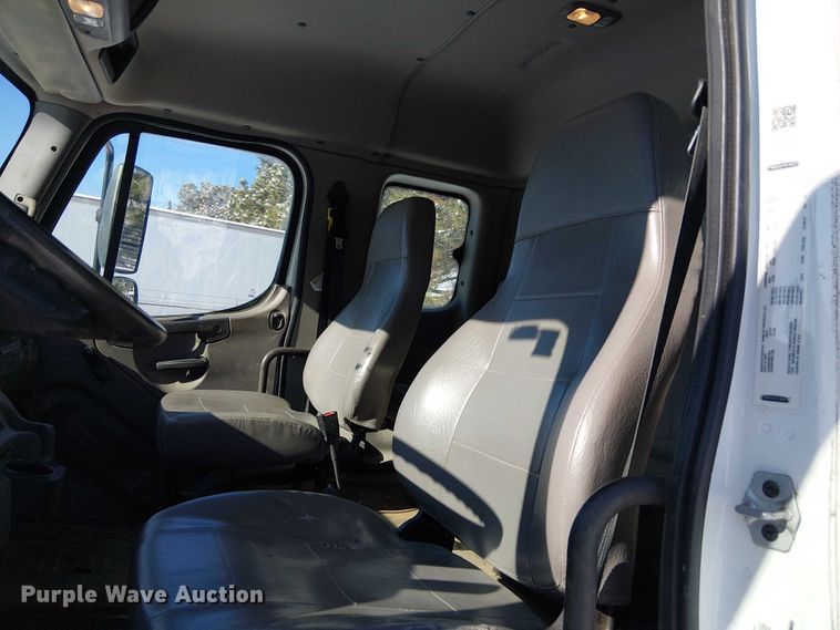 image for item FK0725 2020 Freightliner Business Class M2 Ext. Cab box / flatbed truck