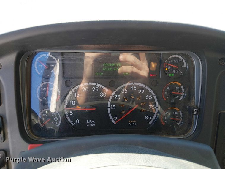 image for item FK0725 2020 Freightliner Business Class M2 Ext. Cab box / flatbed truck