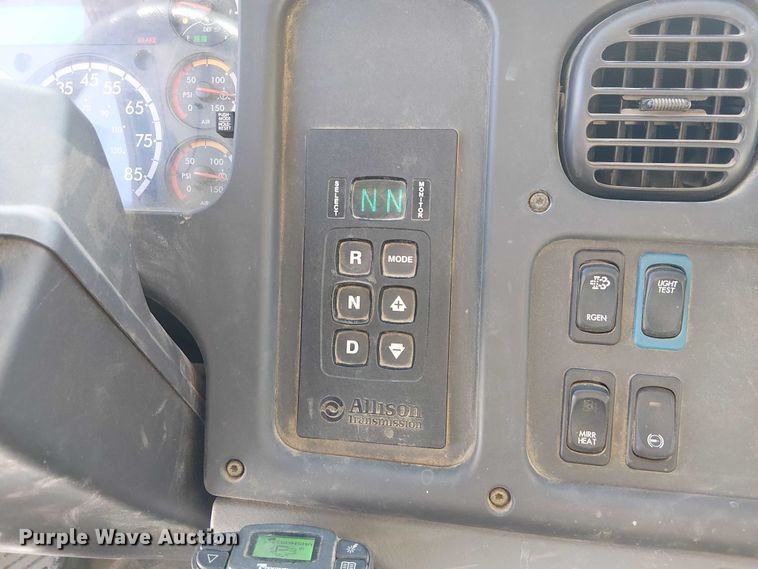 image for item FK0725 2020 Freightliner Business Class M2 Ext. Cab box / flatbed truck