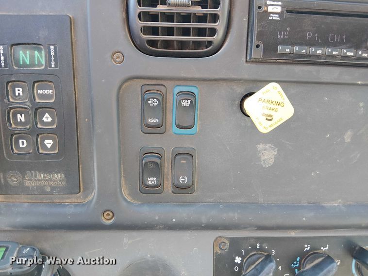 image for item FK0725 2020 Freightliner Business Class M2 Ext. Cab box / flatbed truck