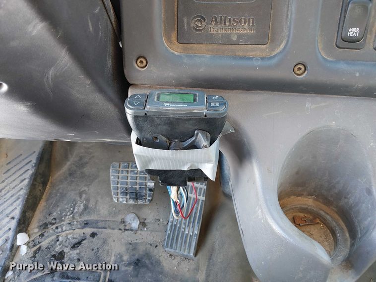 image for item FK0725 2020 Freightliner Business Class M2 Ext. Cab box / flatbed truck