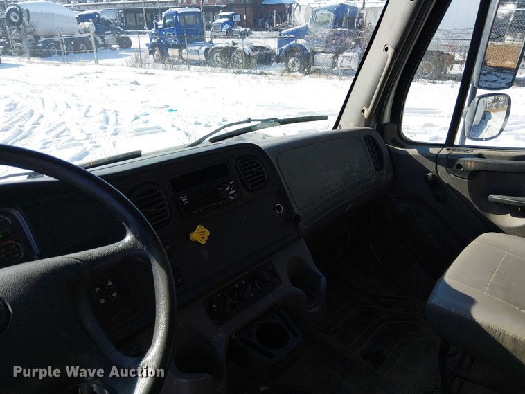 image for item FK0725 2020 Freightliner Business Class M2 Ext. Cab box / flatbed truck