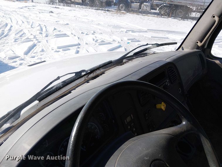 image for item FK0725 2020 Freightliner Business Class M2 Ext. Cab box / flatbed truck