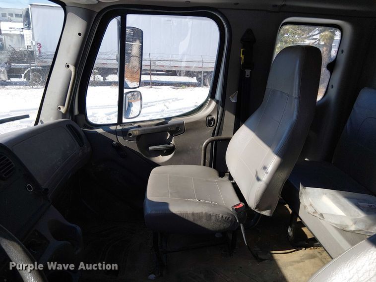 image for item FK0725 2020 Freightliner Business Class M2 Ext. Cab box / flatbed truck