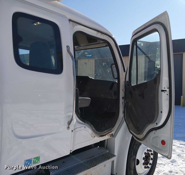 image for item FK0725 2020 Freightliner Business Class M2 Ext. Cab box / flatbed truck