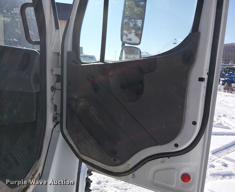 image for item FK0725 2020 Freightliner Business Class M2 Ext. Cab box / flatbed truck