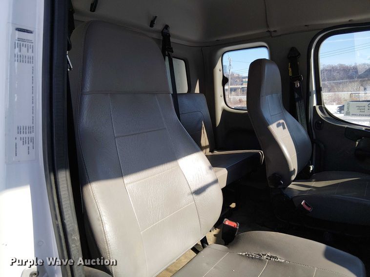 image for item FK0725 2020 Freightliner Business Class M2 Ext. Cab box / flatbed truck