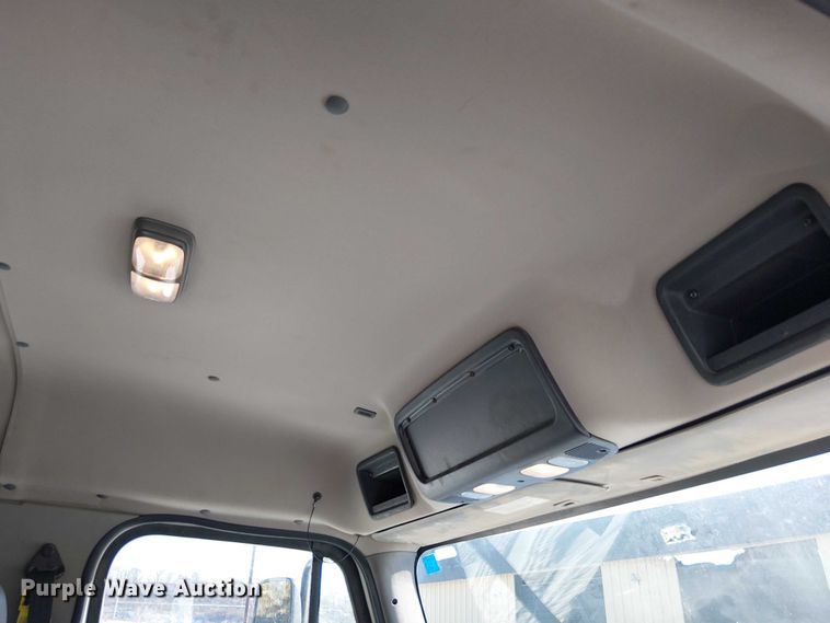 image for item FK0725 2020 Freightliner Business Class M2 Ext. Cab box / flatbed truck