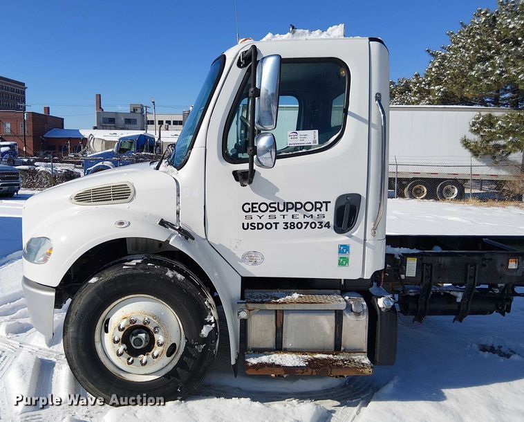 image for item FK0726 2012 Freightliner Business Class M2 truck cab and chassis