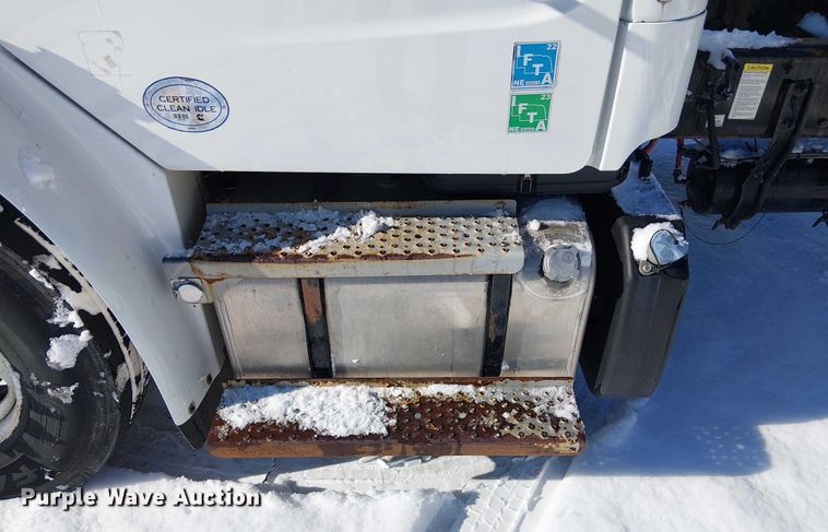 image for item FK0726 2012 Freightliner Business Class M2 truck cab and chassis