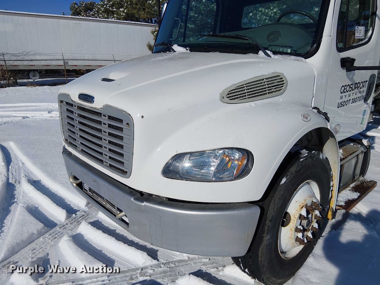 image for item FK0726 2012 Freightliner Business Class M2 truck cab and chassis