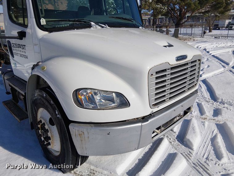 image for item FK0726 2012 Freightliner Business Class M2 truck cab and chassis