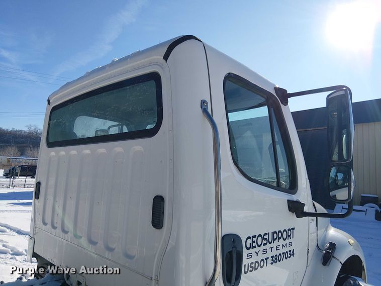 image for item FK0726 2012 Freightliner Business Class M2 truck cab and chassis