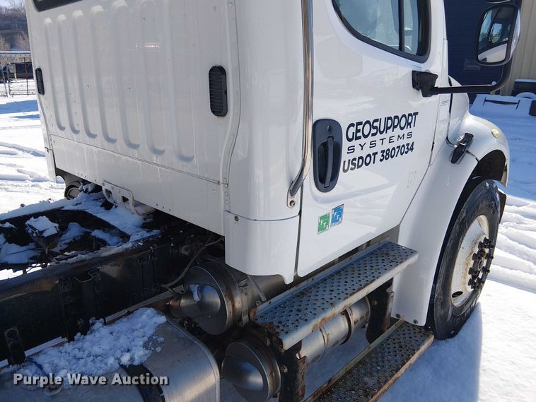 image for item FK0726 2012 Freightliner Business Class M2 truck cab and chassis