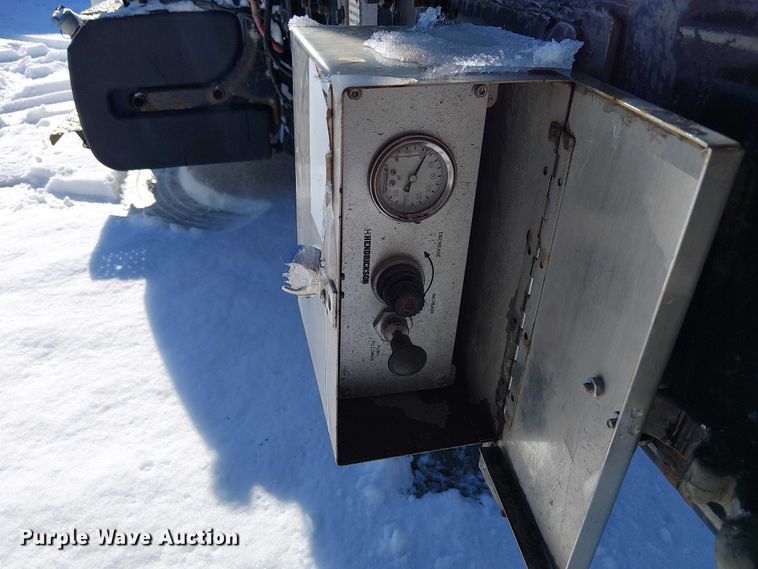 image for item FK0726 2012 Freightliner Business Class M2 truck cab and chassis