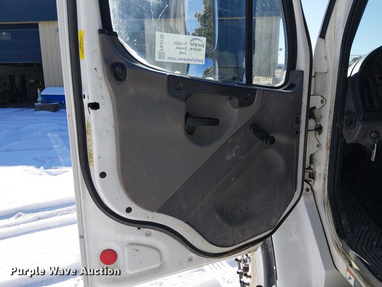 image for item FK0726 2012 Freightliner Business Class M2 truck cab and chassis