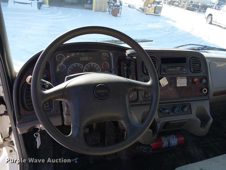 image for item FK0726 2012 Freightliner Business Class M2 truck cab and chassis