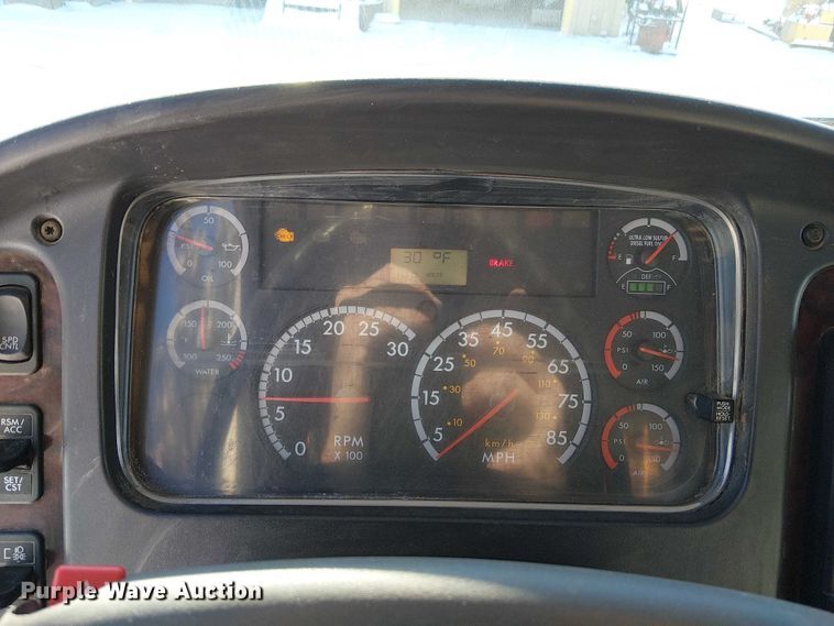 image for item FK0726 2012 Freightliner Business Class M2 truck cab and chassis