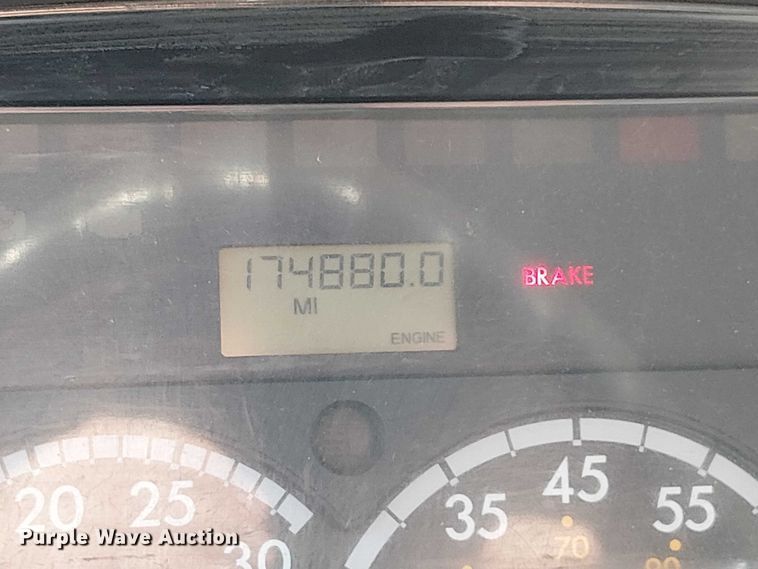 image for item FK0726 2012 Freightliner Business Class M2 truck cab and chassis