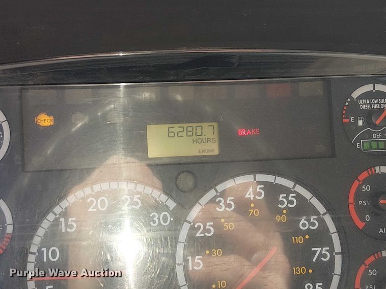 image for item FK0726 2012 Freightliner Business Class M2 truck cab and chassis