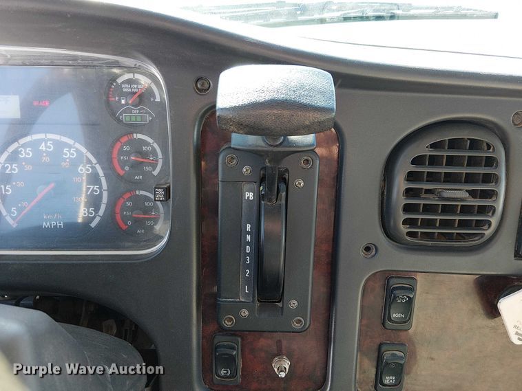 image for item FK0726 2012 Freightliner Business Class M2 truck cab and chassis