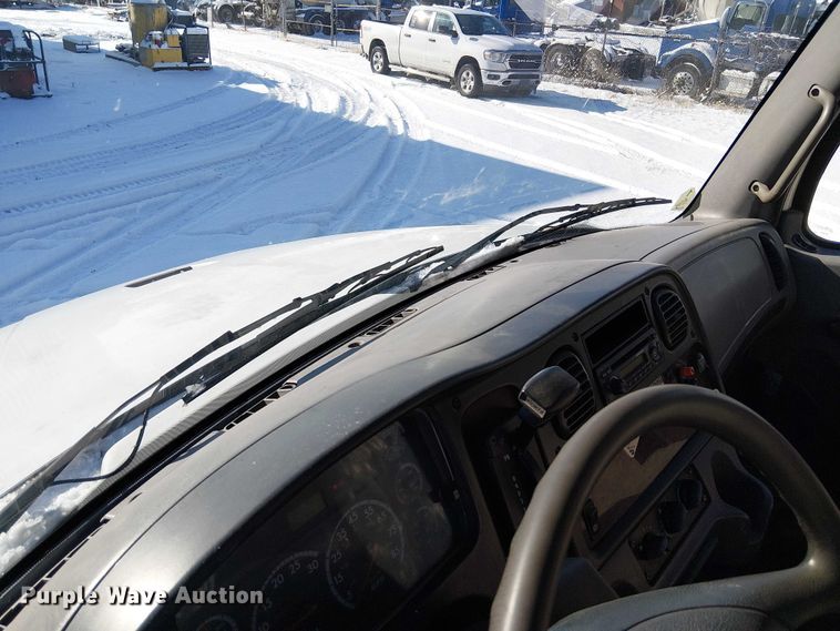 image for item FK0726 2012 Freightliner Business Class M2 truck cab and chassis