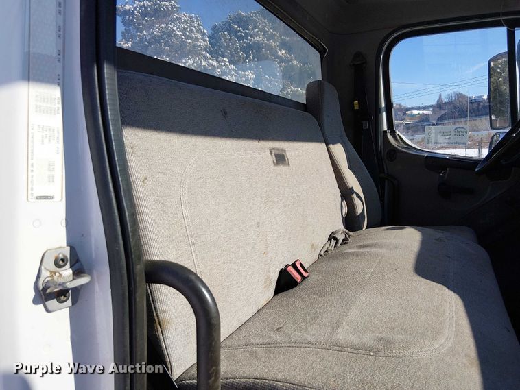 image for item FK0726 2012 Freightliner Business Class M2 truck cab and chassis