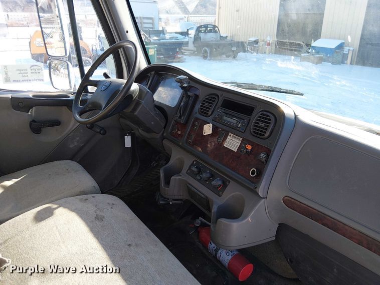 image for item FK0726 2012 Freightliner Business Class M2 truck cab and chassis