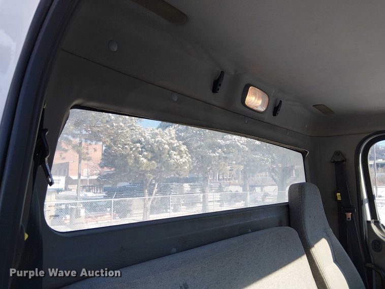 image for item FK0726 2012 Freightliner Business Class M2 truck cab and chassis