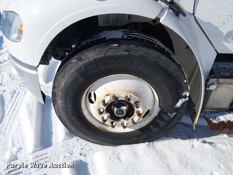 image for item FK0726 2012 Freightliner Business Class M2 truck cab and chassis